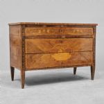 1609 1045 CHEST OF DRAWERS